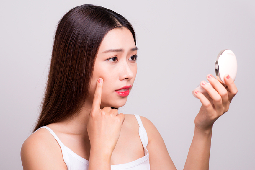 5 Common Skincare Mistakes That Worsen Your Acne Scars